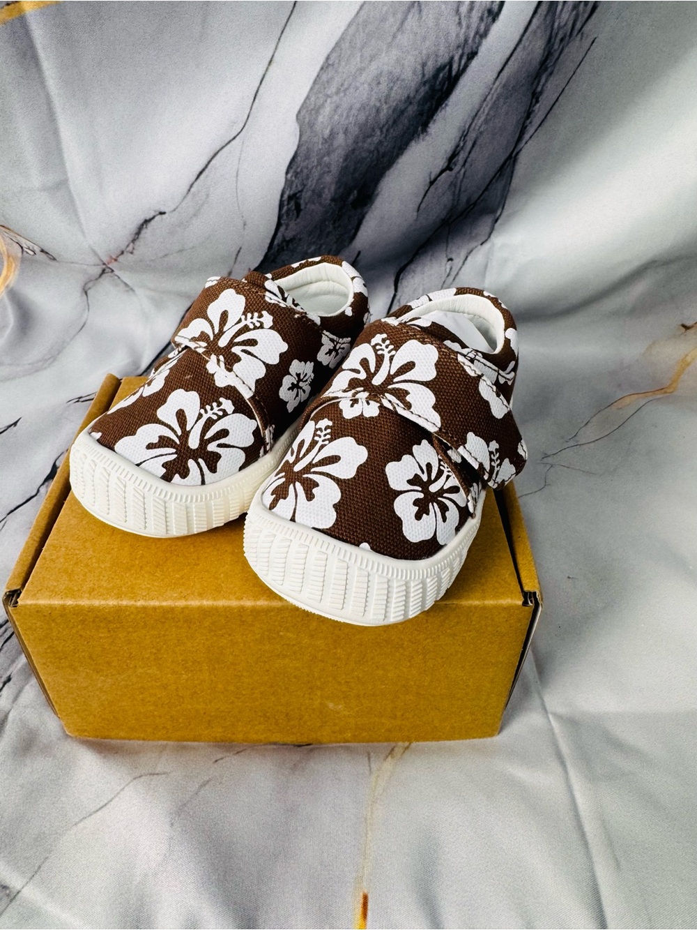 🌺 KAI Hawaiian Slip-On Sneakers 🌺
Size 12–18 Months